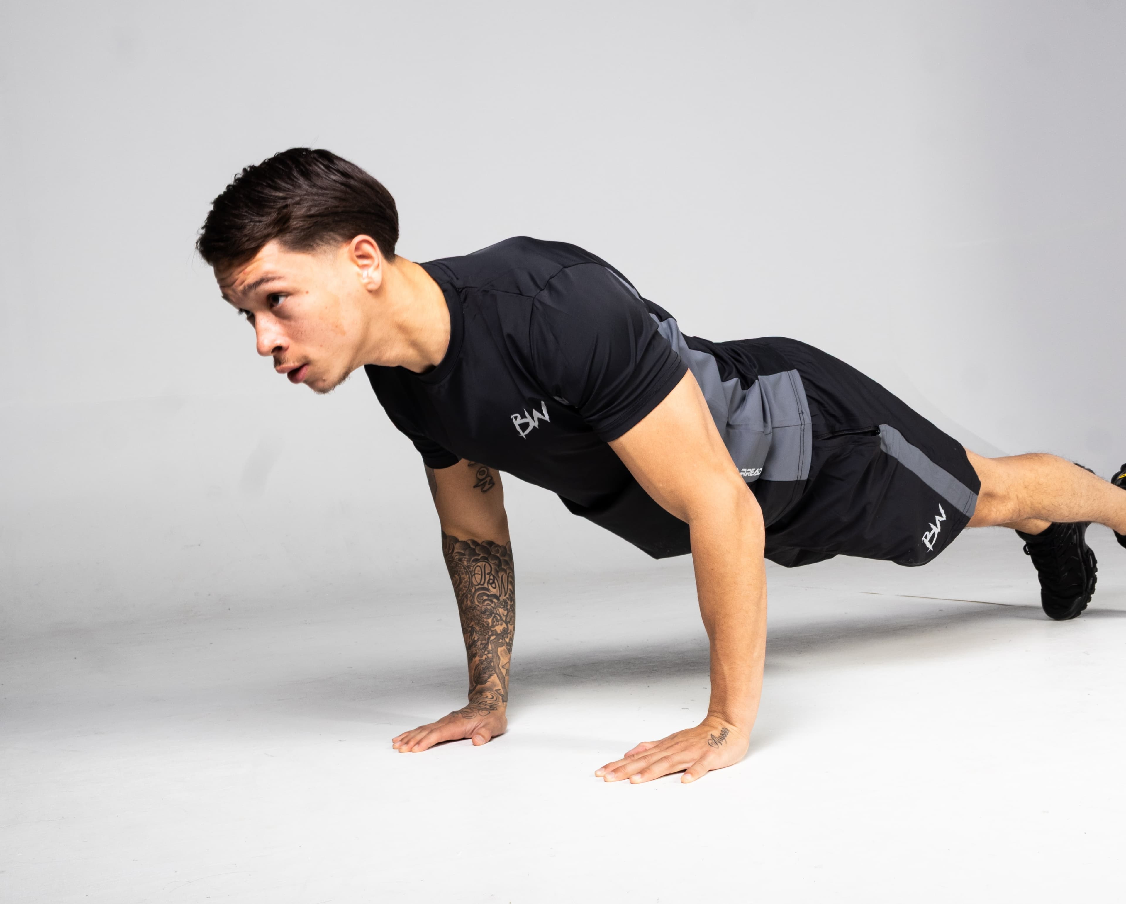 bwnutriton-war-ready-action-pushup